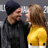Cauã Reymond e namorada trocam olhar apaixonado em festival de cinema, em Utah