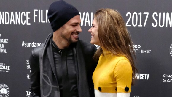 Cauã Reymond e namorada trocam olhar apaixonado em festival de cinema, em Utah