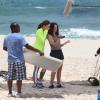 Julia Lemmertz e Vanessa gerbelli gravam cena de 'Em Família' na praia da Reserva, na Zona Oeste do Rio de Janeiro, em 30 de janeiro de 2014