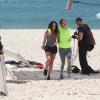 Julia Lemmertz e Vanessa gerbelli gravam cena de 'Em Família' na praia da Reserva, na Zona Oeste do Rio de Janeiro, em 30 de janeiro de 2014