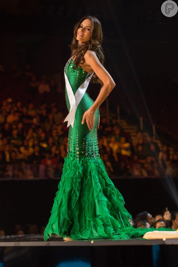 Foto: Também no time das mais velhas, com 26 anos, Catalina Paz Cáceres  representa o Chile e exibiu suas curvas no desfile que antecede o Miss  Universo - Purepeople