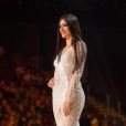 A Miss Turquia mostrou sua boa forma à bordo de um modelito branco. Tansu Sila Cakir tem 21 anos e concorre ao Miss Universo