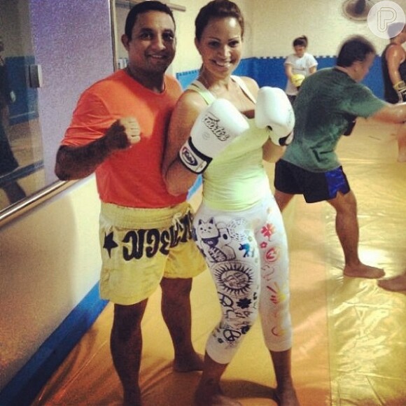 Solange Almeida treina Muay Thai para manter a forma