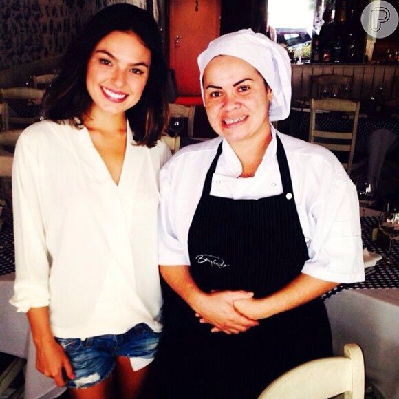 A atriz passou uma semana em Minas Gerais e foi fotografada no restaurante Benvindo ao lado da chef de cozinha Kiki Ines na última terça-feira, 28 de janeiro de 2014
