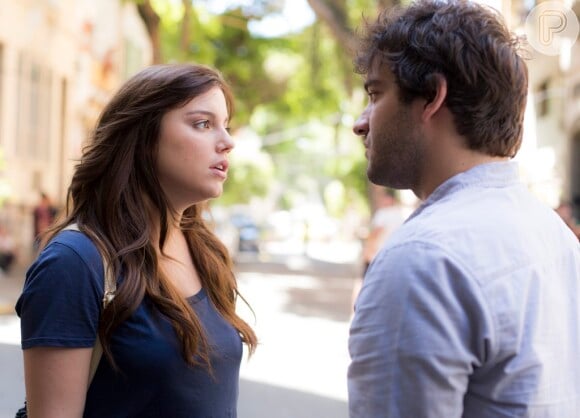 Tiago (Humberto Carrão) vai exigir que Marina (Alice Wegmann) se afaste de sua família