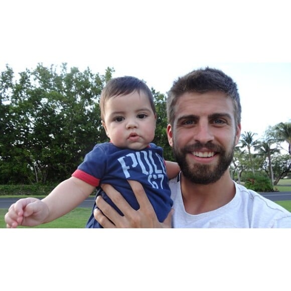 Gerard Piqué é pai de Milan, seu primeiro filho, de 1 ano