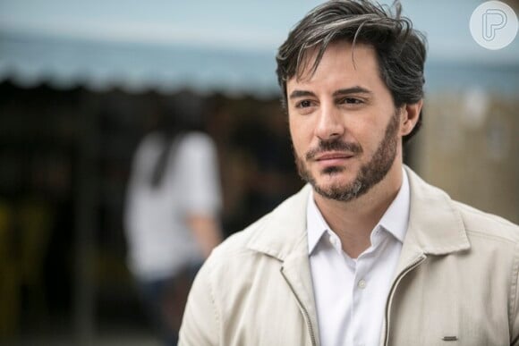 Augusto (Ricardo Tozzi) avisa que não quer Ciro (Thiago Lacerda) perto de Caio e o expulsa de sua casa, na novela 'A Lei do Amor'