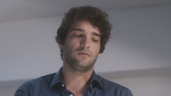 Novela 'A Lei do Amor': Tiago soca Felipe, namorado de Marina, ao ser provocado