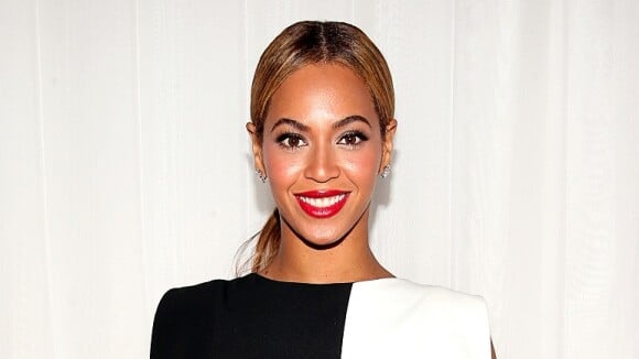 Beyoncé, mãe de Blue Ivy, revela gravidez de gêmeos: 'Família cresce por dois'