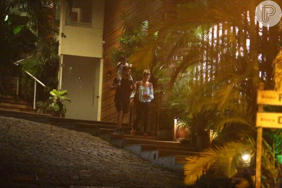 Bruno Gagliasso buscou a mulher, Giovanna Ewbank, no 'Espaço Gioh', localizado no Itanhangá, na Barra da Tijuca, Rio de Janeiro, nesta quarta-feira, 1 de fevereiro de 2017