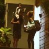 Bruno Gagliasso carrega a filha nos ombros ao buscar Giovanna Ewbank no trabalho, na noite desta quarta-feira, 1 de fevereiro de 2017