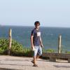 Guilherme Leicam foi visto na orla da praia da Barra da Tijuca nesta quarta-feira, 05 de fevereiro de 2014. O ator gravou uma matéria e foi embora caminhando