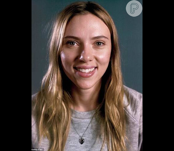Scarlett Johansson posou sem maquiagem para um ensaio fotográfico da revista 'Vanity Fair', que chega às bancas nesta sexta-feira, 07 de fevereiro de 2014