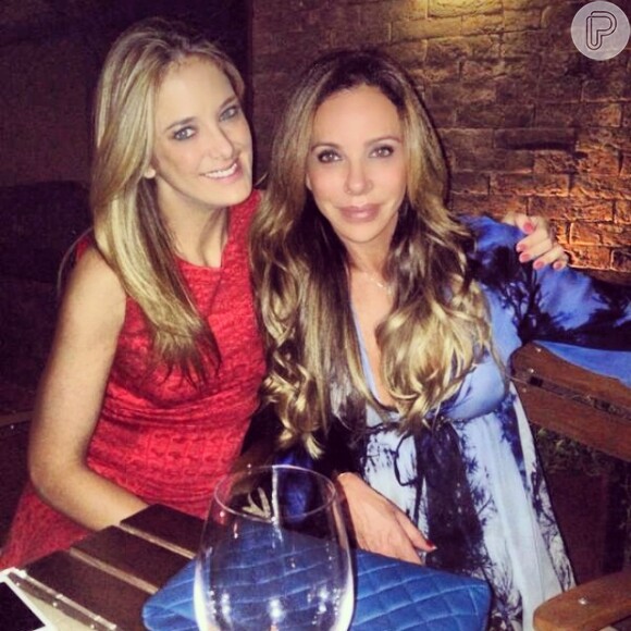 Ticiane Pinheiro jantou com a empresária Cristiana Arcangeli na noite de 7 de fevereiro de 2014