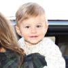 Vivian Lake, filha de Gisele Bündchen de 1 ano e dois meses, esbanja simpatia ao embarcar em aeroporto de LA, nesta segunda-feira, 10 de fevereiro de 2014
