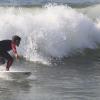 Caio Castro mostrou que tem habilidade para o surfe