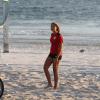 Sasha joga vôlei na praia da Barra da Tijuca, na Zona Oeste do Rio de Janeiro, em 12 de fevereiro de 2014