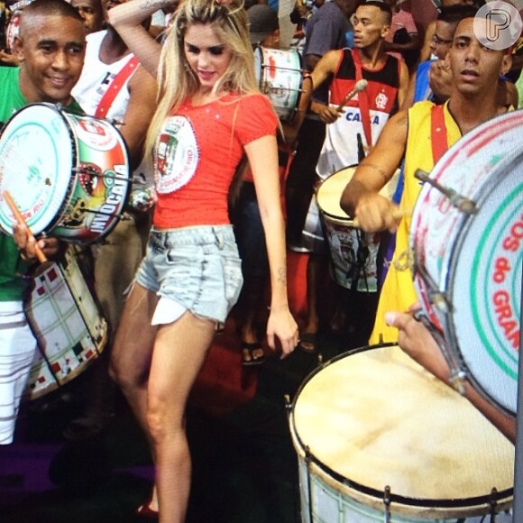 Bárbara Evans está cotada para assumir o posto de rainha de bateria da Grande Rio em 2015