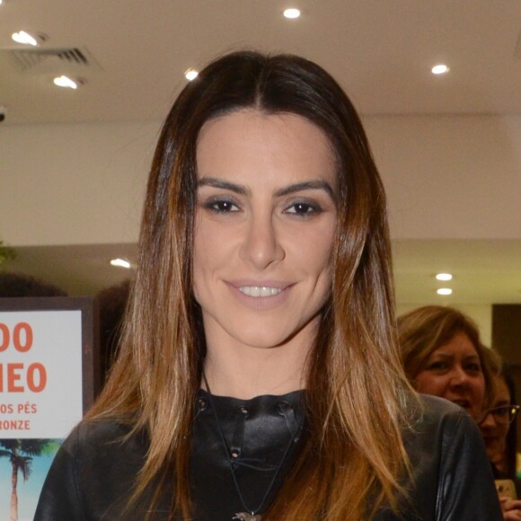 Cleo Pires, que seria musa da Portela em 2017, comemorou o título da escola: 'Emoção'