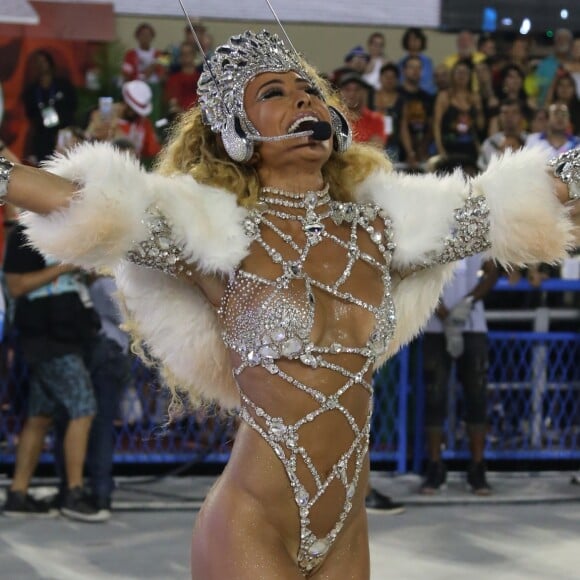 Sabrina Sato brilhou como rainha de bateria da Unidos da Vila Isabel no Carnaval 2017 e confirmou sua permanência no posto para o ano que vem