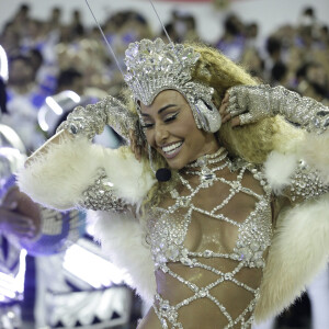 Sabrina planeja engravidar após o Carnaval 2017