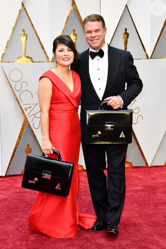 Martha Ruiz e Brian Cullinan, culpados por falha histórica no Oscar, são afastados após troca de envelopes