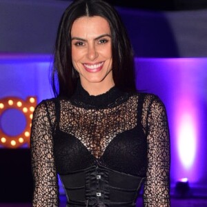 Assim como sua irmã, Cleo Pires, Antonia encara com tranquilidade a nudez e já surgiu de topless como índia em um videoclipe