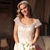 Iolanda (Carolina Dieckmann) se veste de noiva para se casar com Mundo (Domingos Montagner), em 'Joia Rara', em 18 de fevereiro de 2014