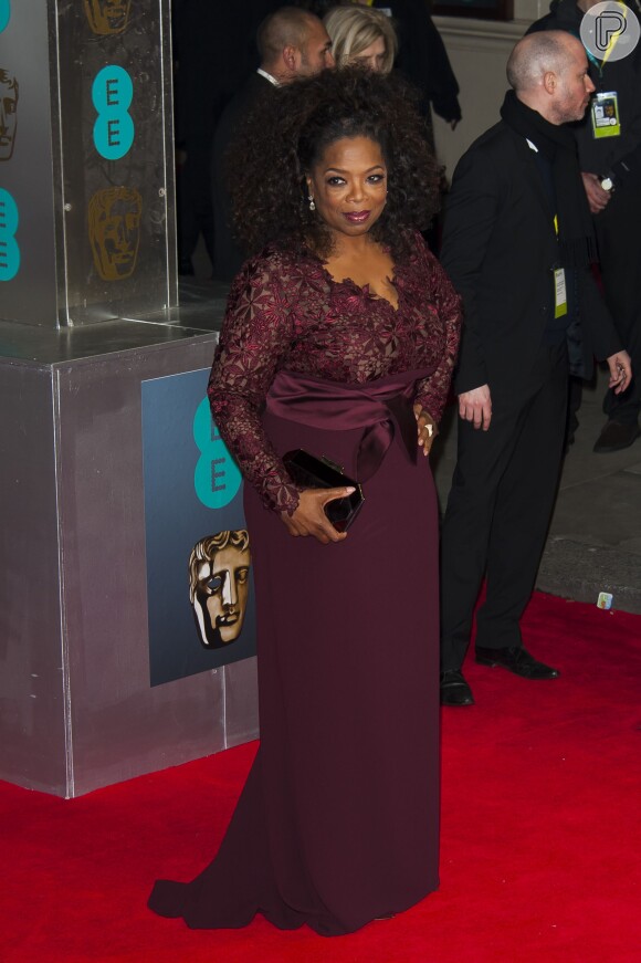 Oprah Winfrey veste Stella McCartney no BAFTA 2014, em 16 de fevereiro de 2014