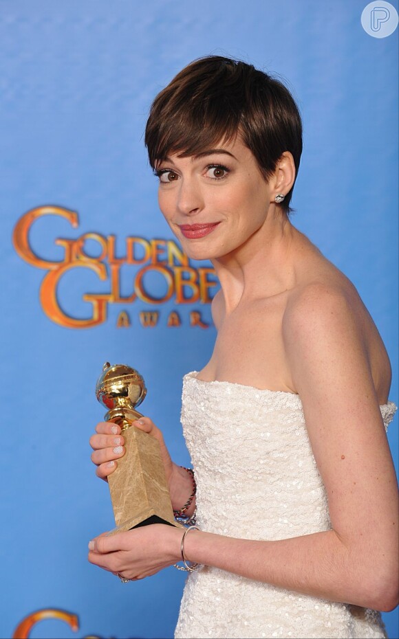 Anne Hathaway leva o prêmio de melhor atriz coadjuvante em 'Os miseráveis'