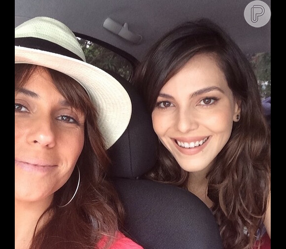 Giovanna Antonelli posta foto em dia de gravação de 'Em Família' ao lado de Tainá Müller