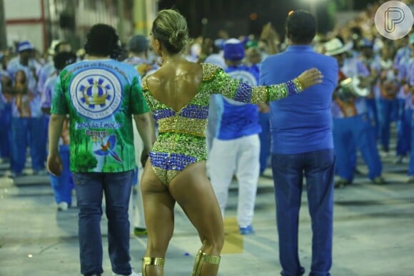 Sabrina Sato samba de body bordado à mão e rouba a cena na Marquês de Sapucaí, no Rio