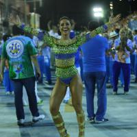 Sabrina Sato samba só de maiô e brilha em ensaio da Vila Isabel, no RJ:'Emoção!'