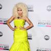 Nicki Minaj escolheu um vestido amarelo para ir à premiação