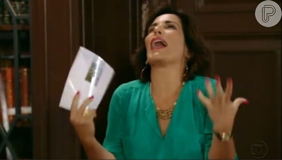 Roberta (Gloria Pires) conta detalhes sobre sua intimidade com Nando (Reynaldo Gianecchini) a Charlô (Irene Ravache) em 'Guerra dos Sexos' e a cena agita o Twitter, em 14 de janeiro de 2013