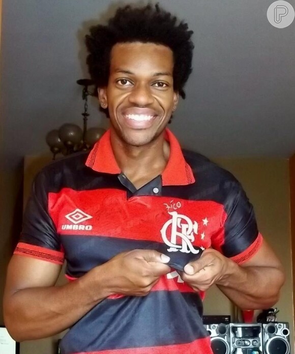 Vinicius Romão com o cabelo estilo black power que usava antes de ter sido preso