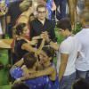 Depois do xaveco, Enzo Celulari aparece de mãos dadas com a moça no Carnaval do Rio