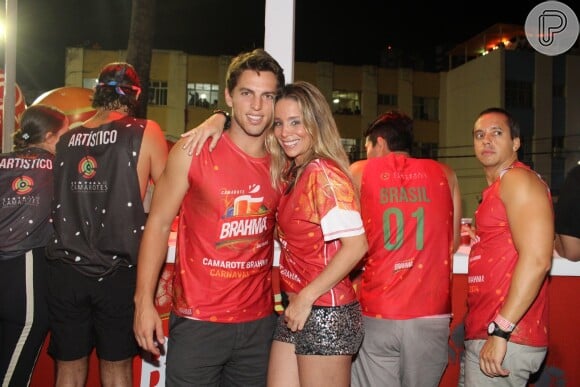 Danielle Winits contou com a companhia do namorado, Amaury Nunes, no terceiro dia de folia no Carnaval de Salvador