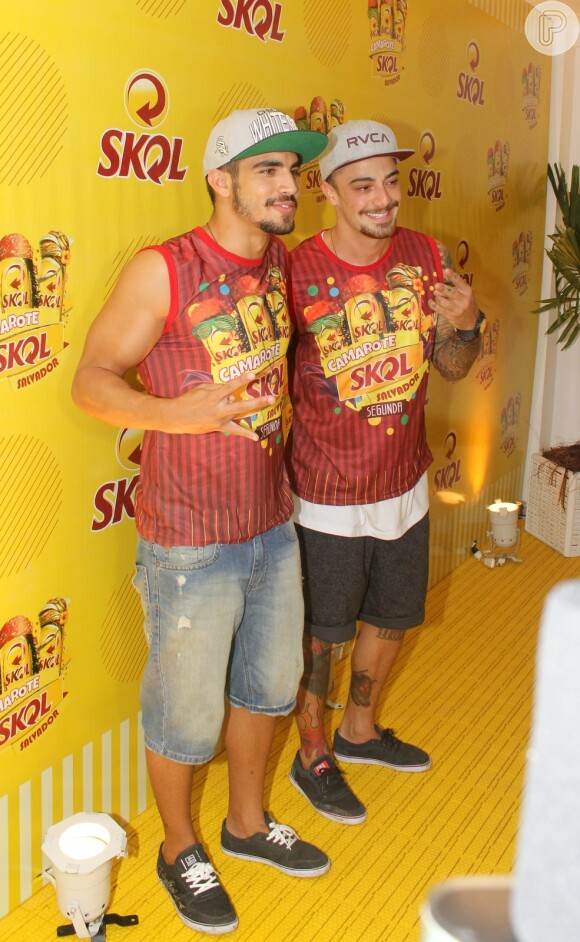 Caio Castro e Felipe Titto curtem juntos noite em camarote de cervejaria em Salvador, Bahia, na noite desta segunda-feira, 3 de março de 2014