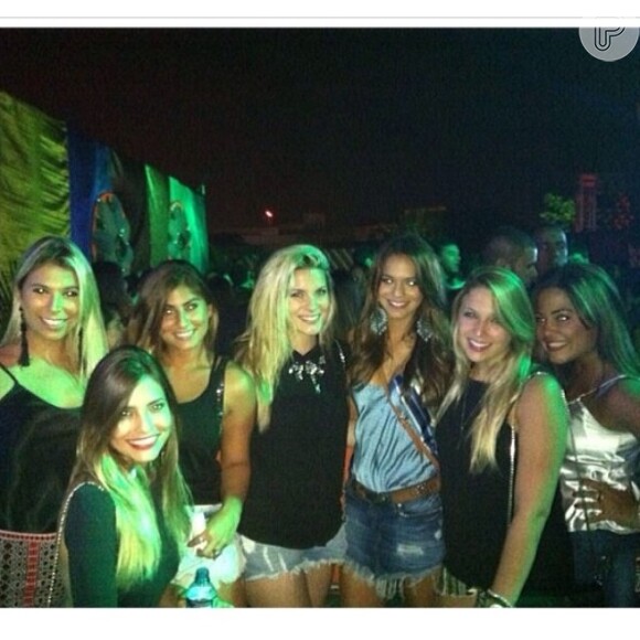 Na noite de sábado, 1º de março de 2013, Bruna Marquezine curtiu a festa Errejota com as amigas