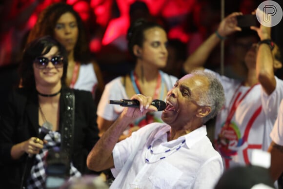 Durval Lelis, do Asa de Águia, faz dueto com Gilberto Gil no camarote Expresso 2222
