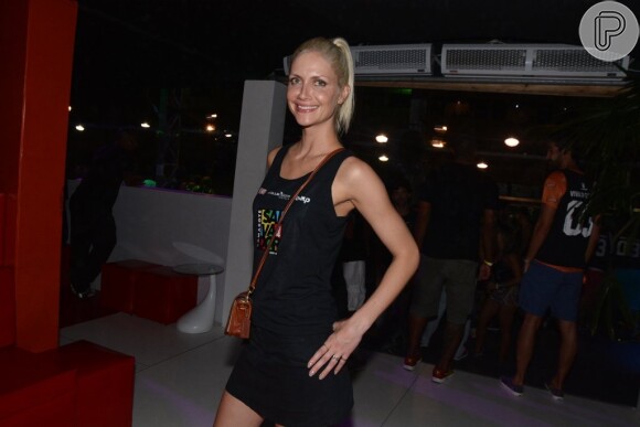 A modelo Ana Claudia Michels foi uma das famosas a prestigiar o carnaval de Salvador nesta segunda-feira, 3 de março de 2014