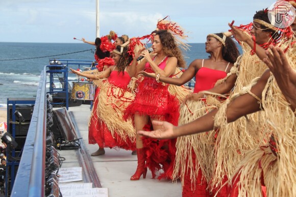 Daniela Mercury canta sucessos de sua carreira no Carnaval da Bahia