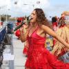 Daniela Mercury faz show em Salvador com look todo vermelho (4 de março de 2014)