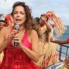 Daniela Mercury faz show em Salvador com look todo vermelho (4 de março de 2014)