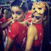 As atrizes Sophie Charlotte e Thaila Ayala se divertiram juntas no Carnaval e posaram para fotos no estilo da música 'Beijinho no Ombro'