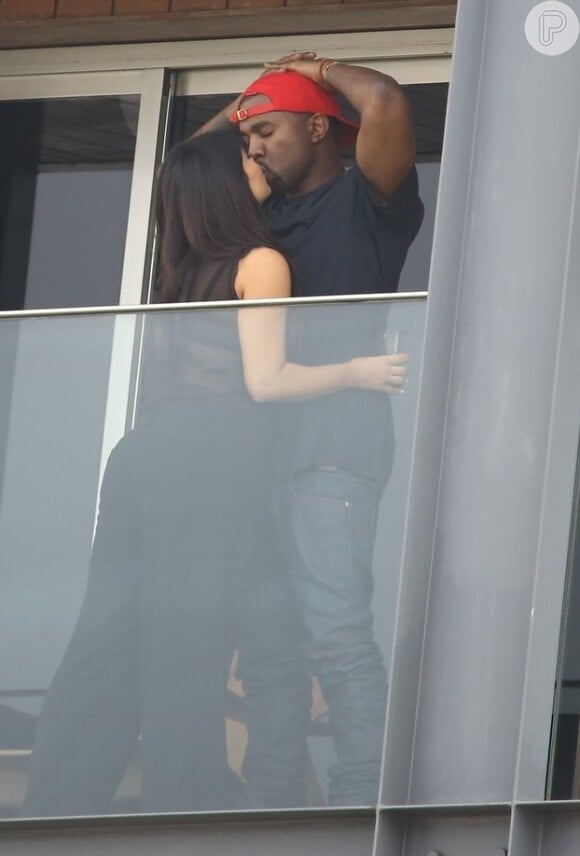 Kim Kardashian e Kanye West estariam hospedados na casa de amigos, diferentemente de 2013, que se hospedaram em um hotel de luxo no Rio de Janeiro