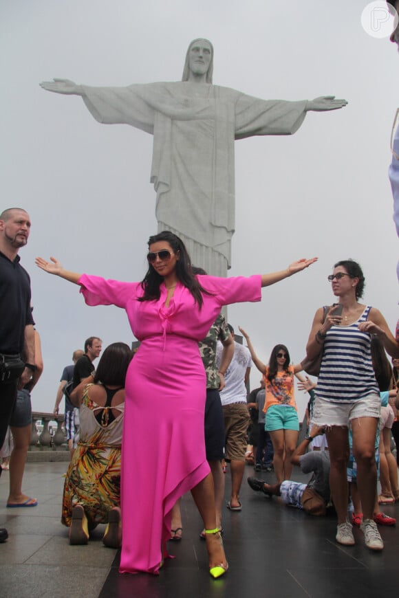 Kim Kardashian e Kanye West passearam muito quando estiveram no Rio de Janeiro e fizeram questão de conhecer o Cristo Redentor