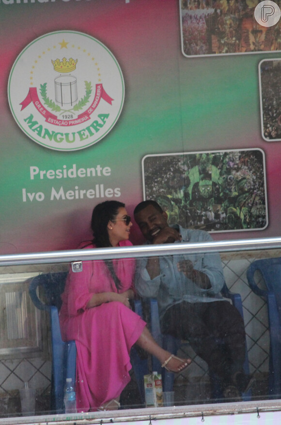 Kim Kardashian e Kanye West chegaram a visitar a quadra da escola de samba carioca Mangueira quanto estiveram no Brasil