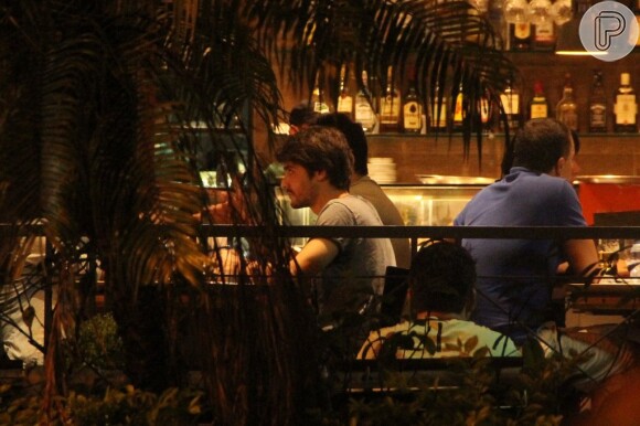 Guilherme Leicam vai a bar com amigos no Rio de Janeiro na noite desta segunda-feira, 10 de março de 2014